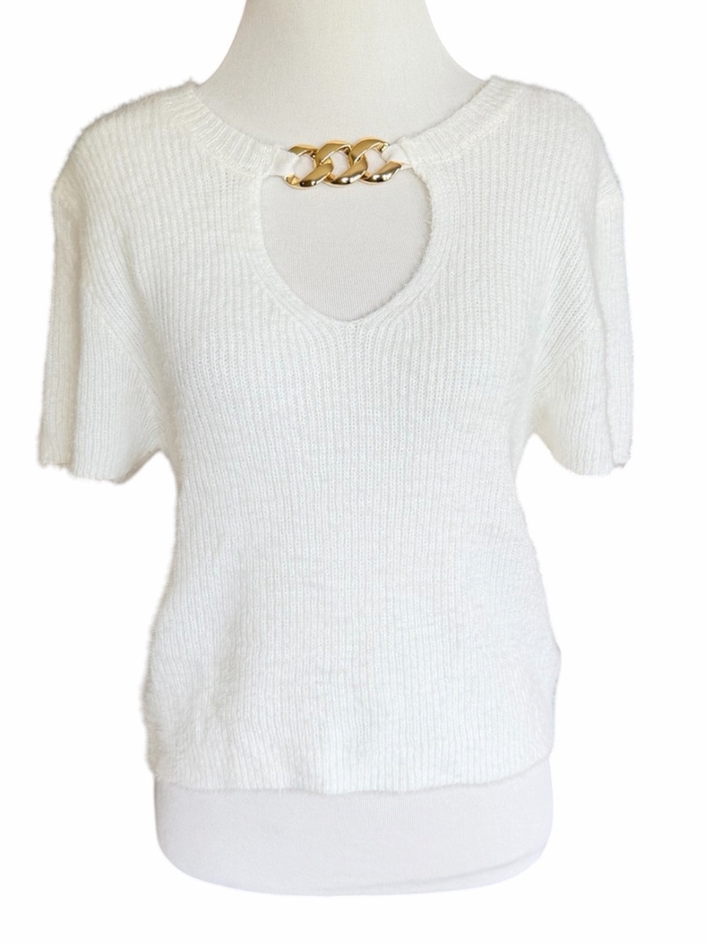 FRANCESCA’S Blue Rain White Key Hole Chain Link Short Sleeve Top